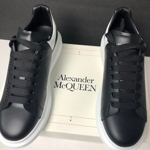 I’m selling these brand new Alexander mqueens